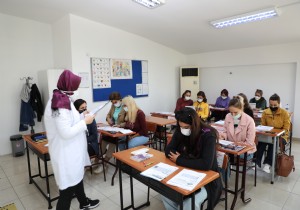 Yerleşik Yabancılar Türkçe’yi ATASEM’de öğreniyor